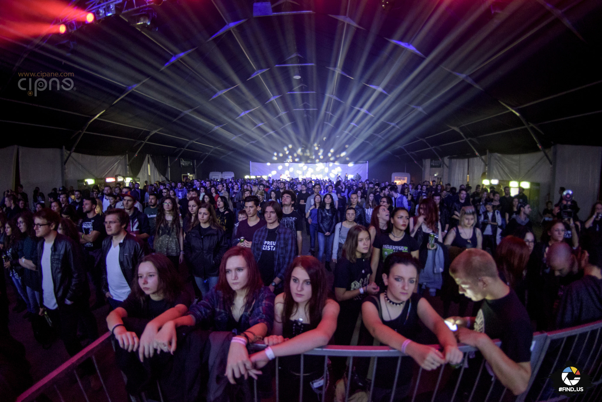Public - #ImpreunaRezistam - Concert caritabil pentru victimele #Colectiv - Arenele Romane, București - 14 noiembrie 2015