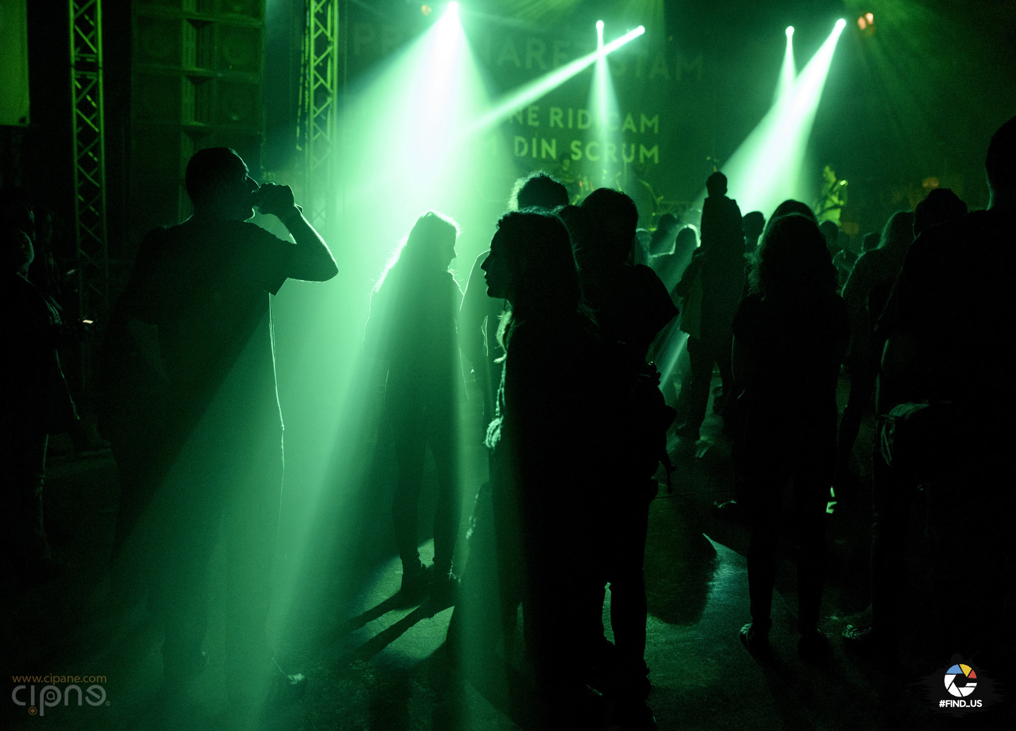 Public - #ImpreunaRezistam - Concert caritabil pentru victimele #Colectiv - Arenele Romane, București - 14 noiembrie 2015