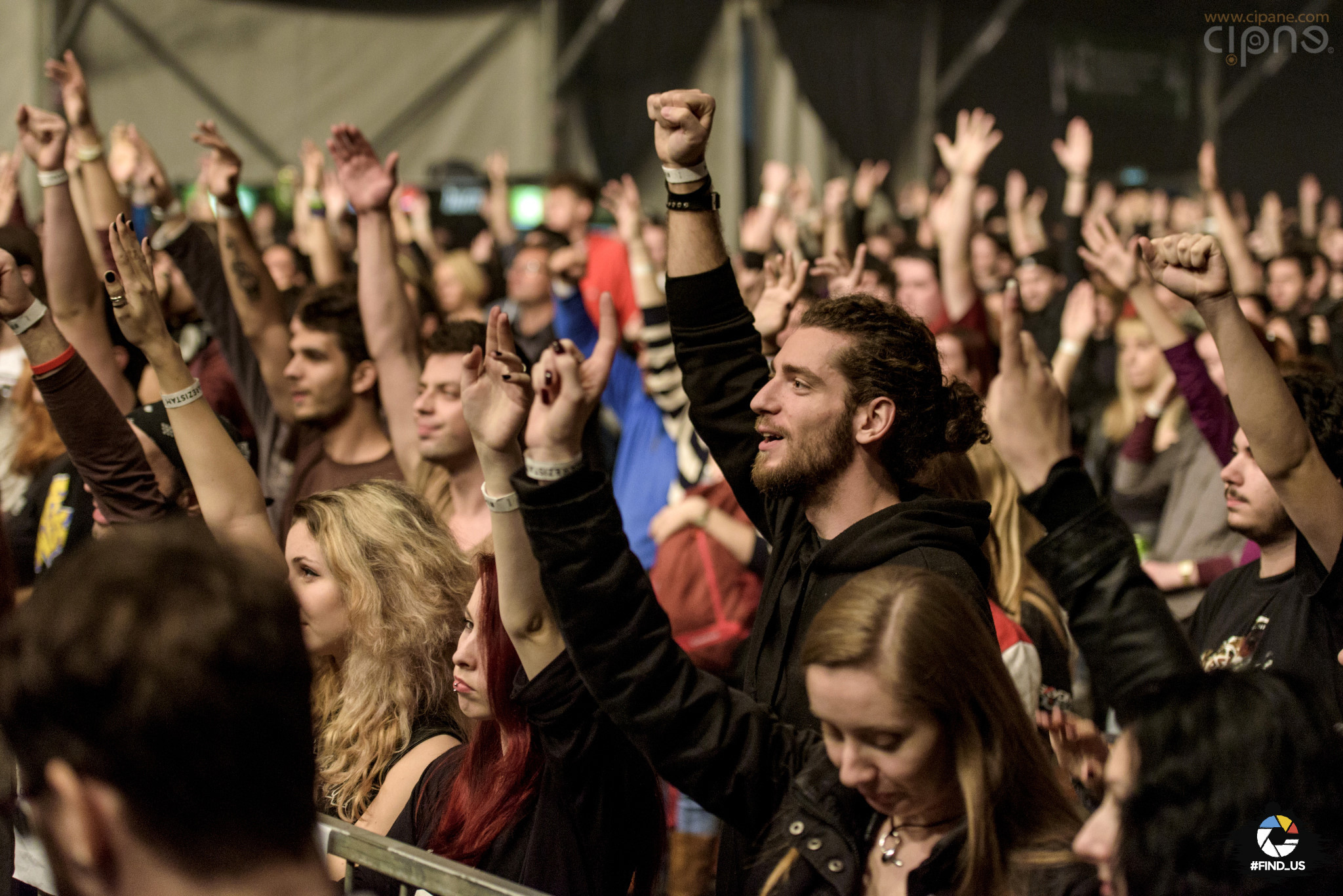 Public - #ImpreunaRezistam - Concert caritabil pentru victimele #Colectiv - Arenele Romane, București - 14 noiembrie 2015
