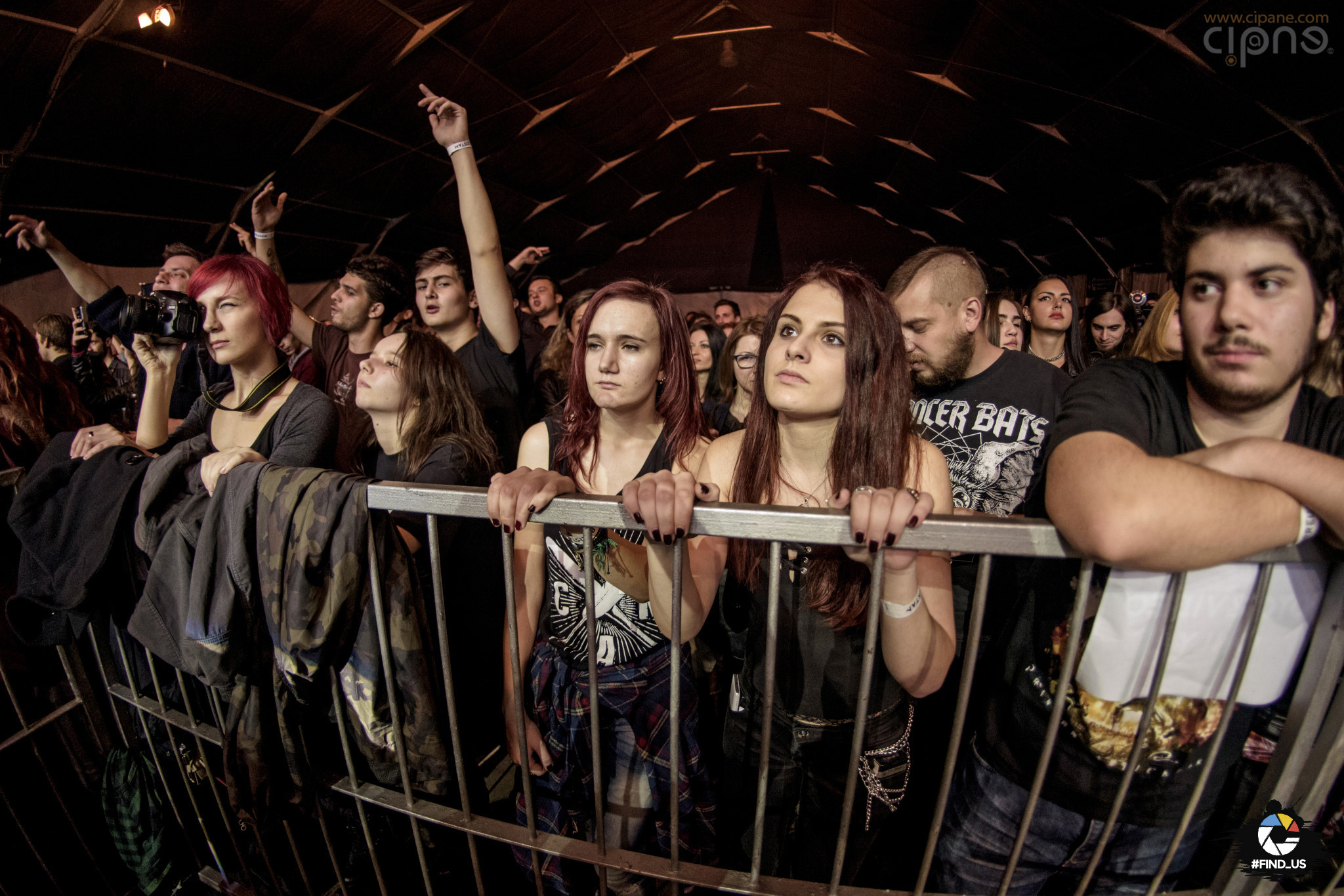 Public - #ImpreunaRezistam - Concert caritabil pentru victimele #Colectiv - Arenele Romane, București - 14 noiembrie 2015