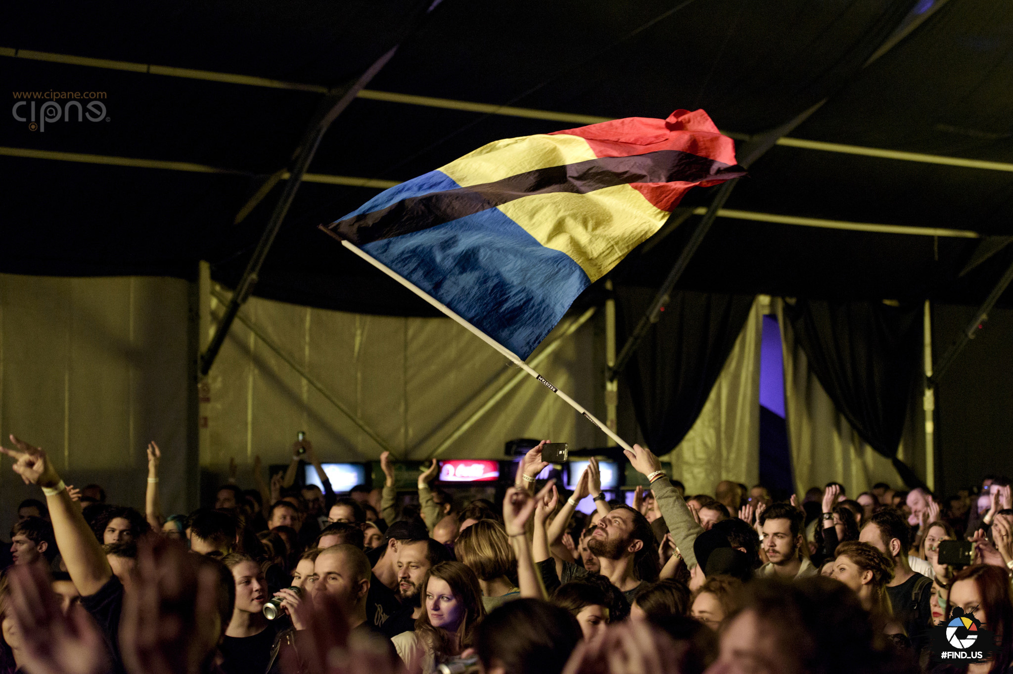 Public - #ImpreunaRezistam - Concert caritabil pentru victimele #Colectiv - Arenele Romane, București - 14 noiembrie 2015