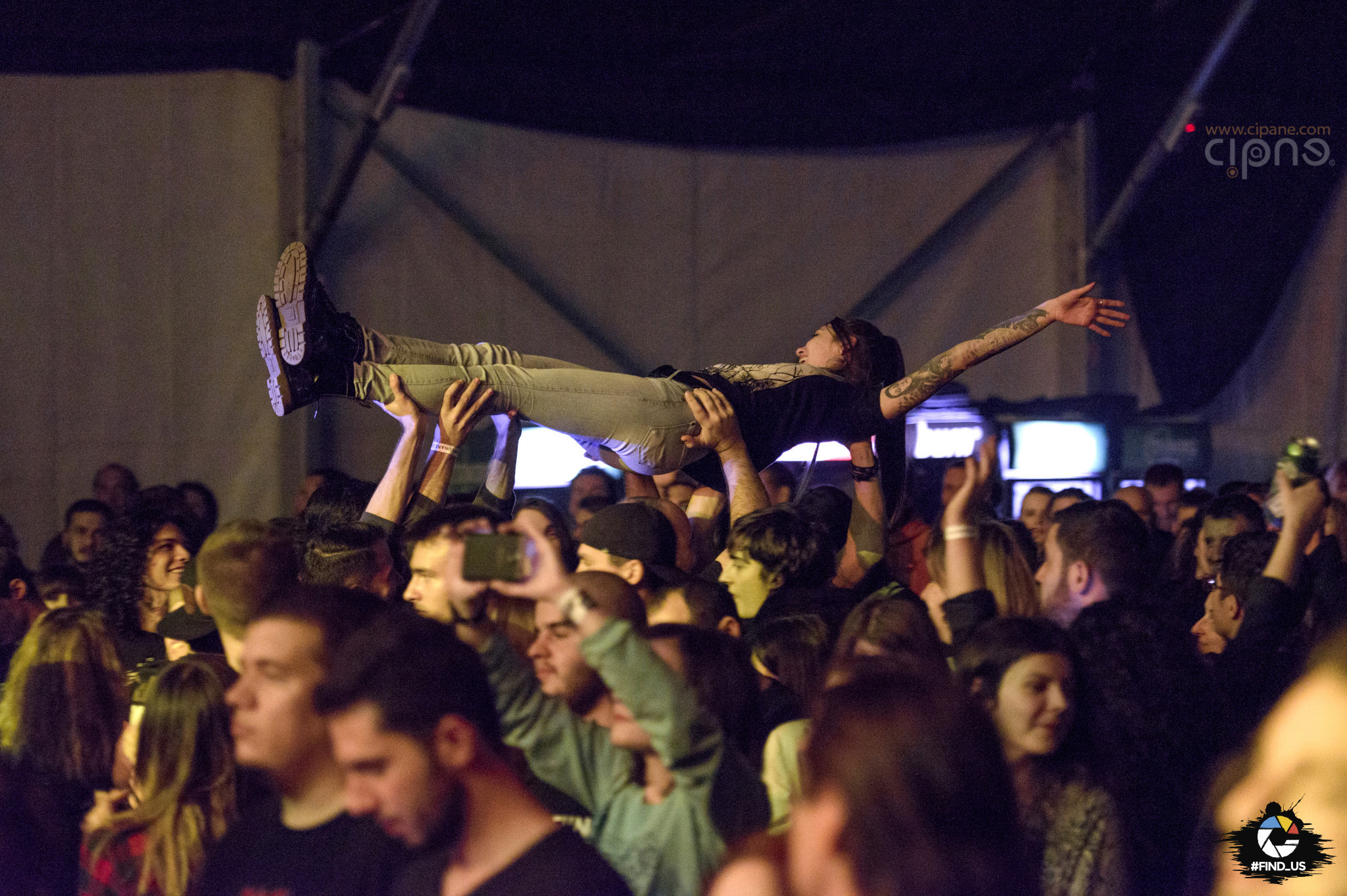 Public - #ImpreunaRezistam - Concert caritabil pentru victimele #Colectiv - Arenele Romane, București - 14 noiembrie 2015