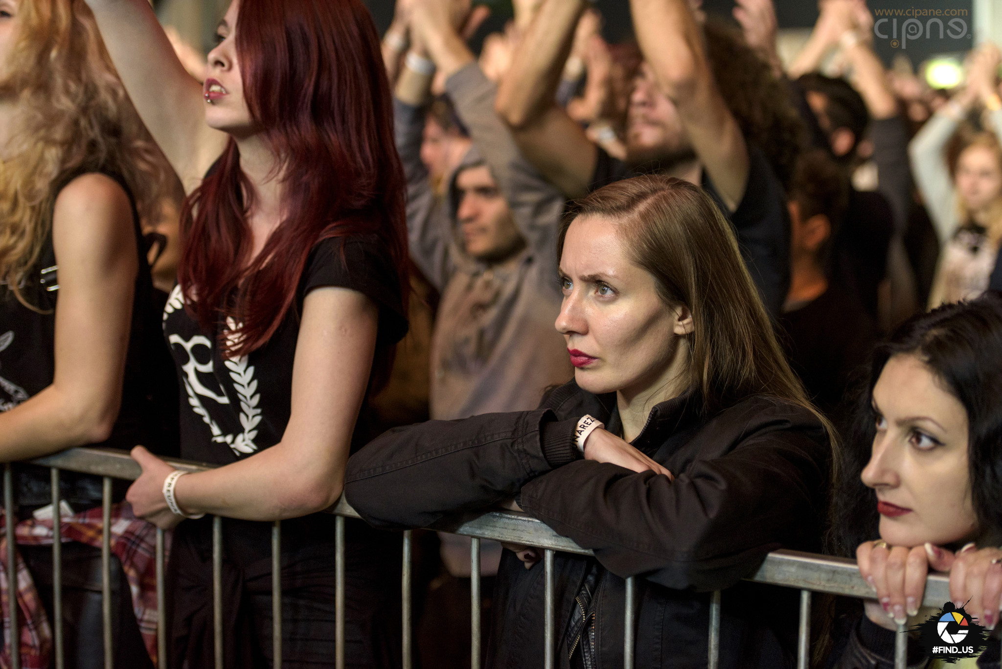 Public - #ImpreunaRezistam - Concert caritabil pentru victimele #Colectiv - Arenele Romane, București - 14 noiembrie 2015