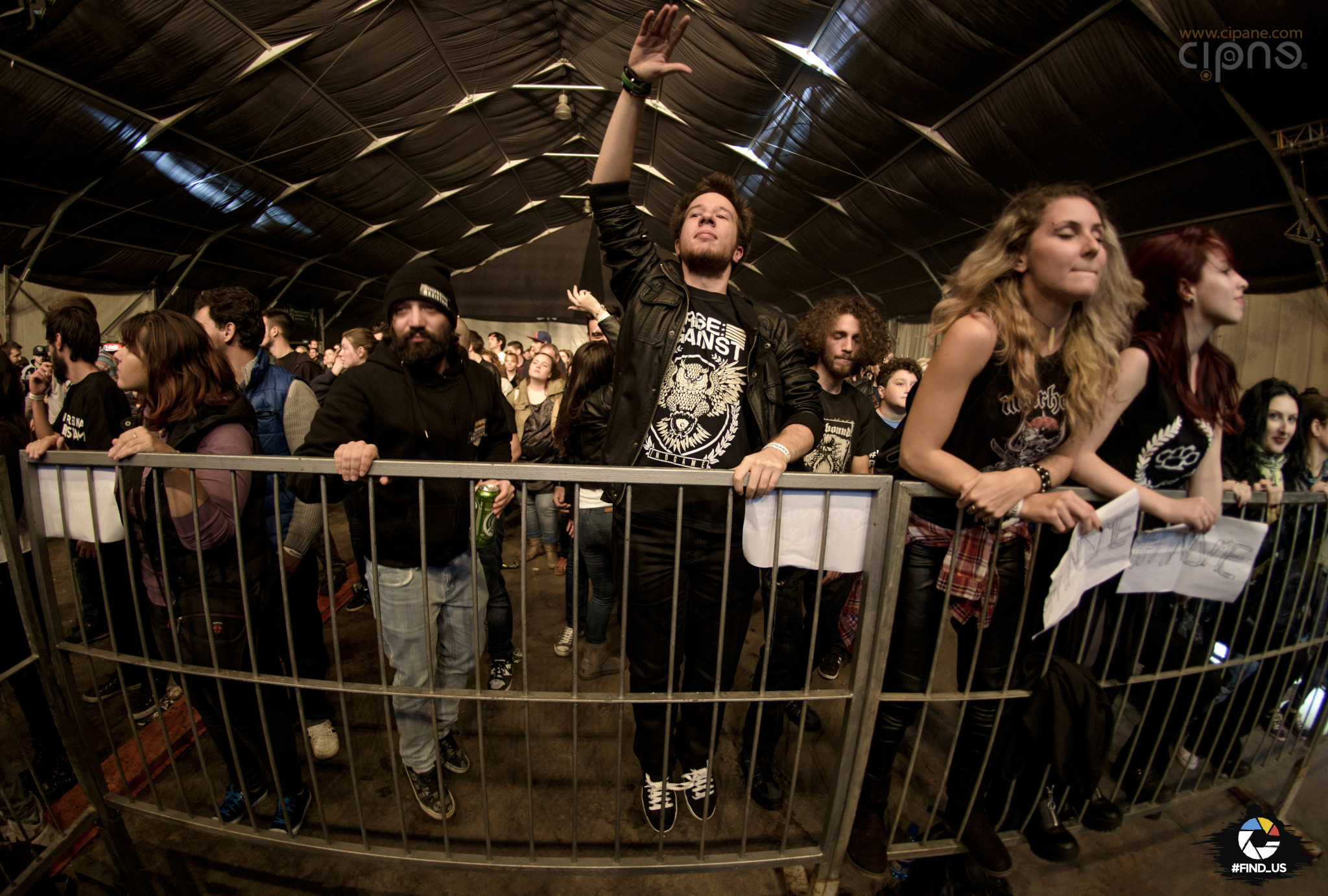 Public - #ImpreunaRezistam - Concert caritabil pentru victimele #Colectiv - Arenele Romane, București - 14 noiembrie 2015