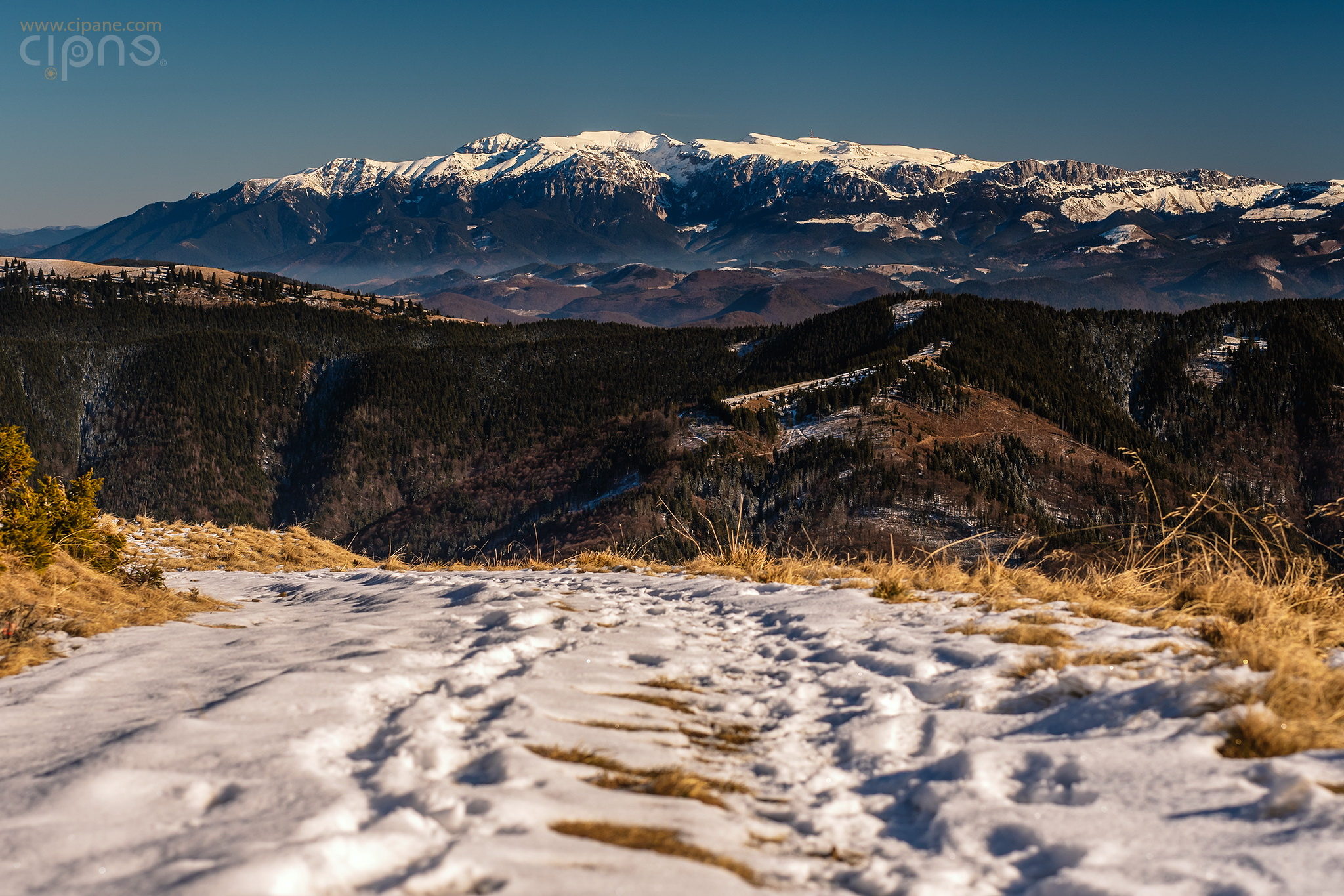 Drumul către Bucegi e pavat cu intenții bune